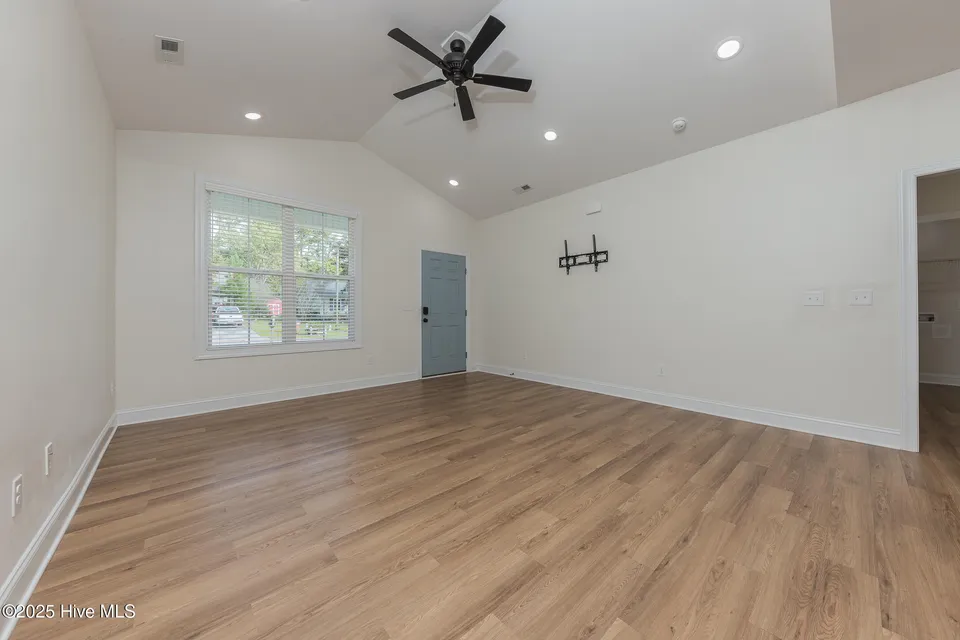 Open living room with vaulted ceiling at 111 Hampton Ct in Jacksonville